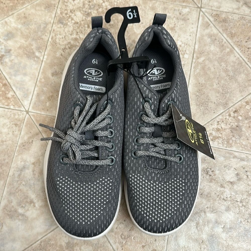 Athletic Works Women's Lifestyle Jogger Sneakers size 6 1/2